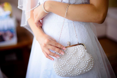 A Guide to Choosing a Bridal Handbag